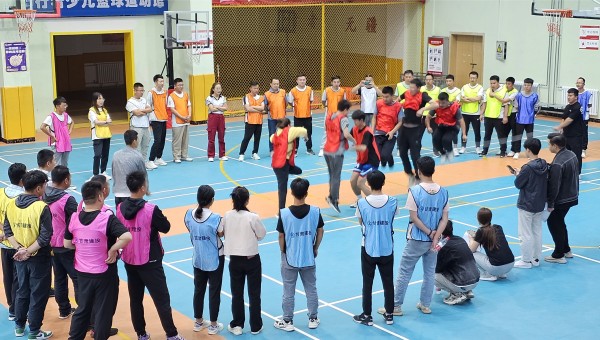 為進(jìn)一步豐富廣大職工文體生活，展現(xiàn)職工拼搏奮進(jìn)、昂揚(yáng)向上的精神風(fēng)貌，在國(guó)慶、中秋雙節(jié)來臨之際，交科公司一公司、三公司、路政公司黨支部紛紛組織開展職工趣味運(yùn)動(dòng)會(huì)。交科公司一公司在和政縣舉辦“與國(guó)同慶筑夢(mèng)