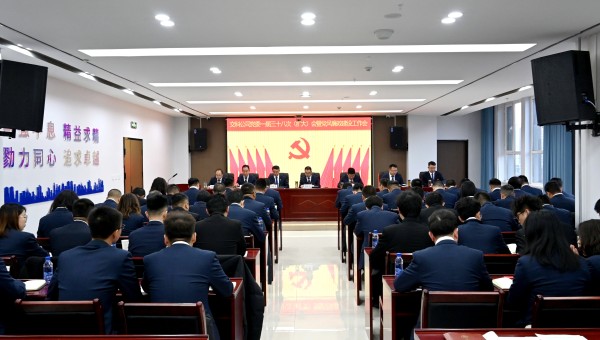 2月28日上午，交科公司黨委一屆三十八次（擴大）會暨黨風(fēng)廉政建設(shè)工作會順利召開。會議傳達學(xué)習(xí)了習(xí)近平總書記重要文章《健全全面從嚴(yán)治黨體系》和甘肅建投黨委一屆五次全體(擴大)會議精神；審議通過了交科公司