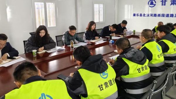 為進(jìn)一步關(guān)心了解項目員工工作生活情況，切實解決員工后顧之憂，推動工會工作更好服務(wù)項目建設(shè)，3月17日，交科公司工會一行慰問一公司康樂縣北濱河路西段道路及連接線道路建設(shè)項目員工。暖心慰問傳遞關(guān)懷。在項目