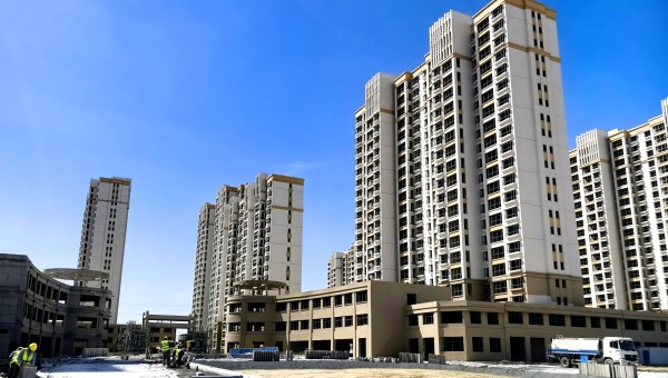 為推動黨建工作深度融入中心任務(wù)，充分激發(fā)全員干事創(chuàng)業(yè)活力，全力推進(jìn)項(xiàng)目復(fù)工復(fù)產(chǎn)，近日，蘭州新區(qū)職投公司黨支部、甘肅建投新區(qū)公司第一黨支部、西部市政建設(shè)集團(tuán)三公司黨支部聯(lián)合開展了“黨建引領(lǐng)強(qiáng)引擎百日攻堅(jiān)